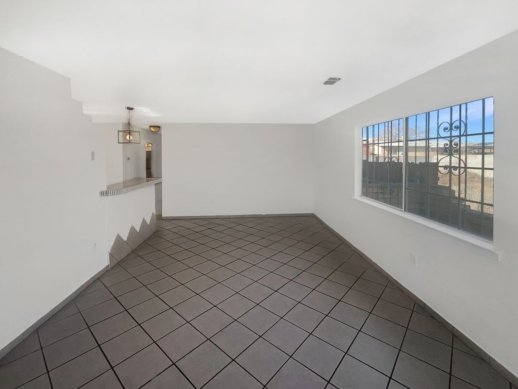 Photo 3 of 17 of 1333 Lucretia St SW, Albuquerque, NM