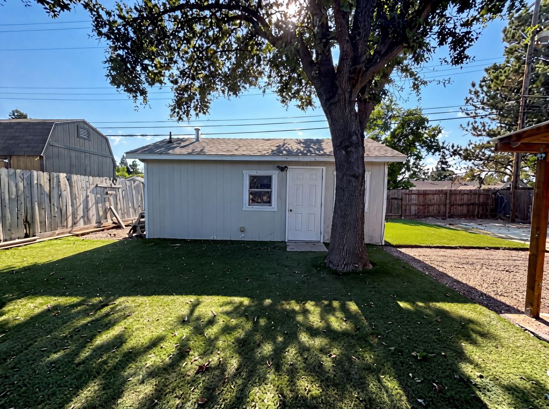 Property photo 1 of 1422 Oakmont Dr