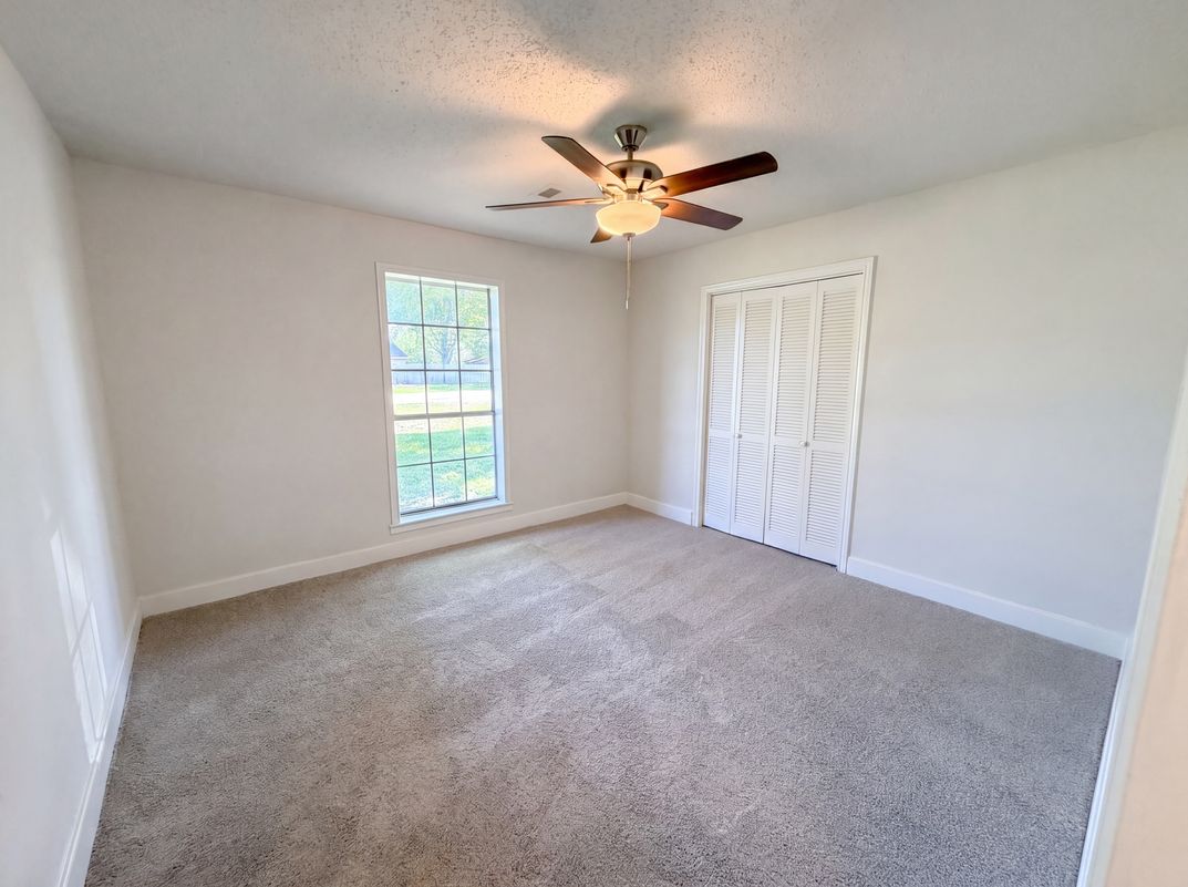 Photo 4 of 18 of 5917 Raza Rd, Pearland, TX