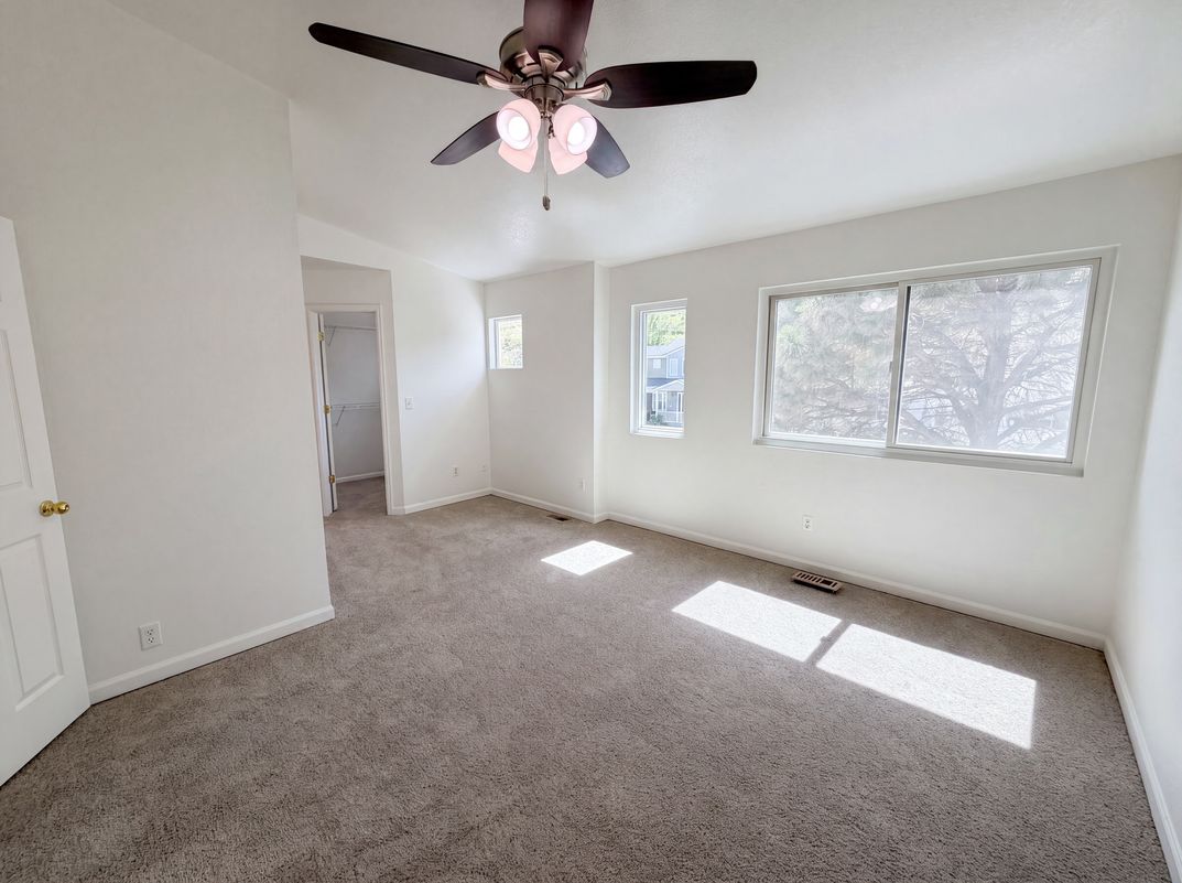 Photo 4 of 29 of 7190 Pine Hills Way, Littleton, CO