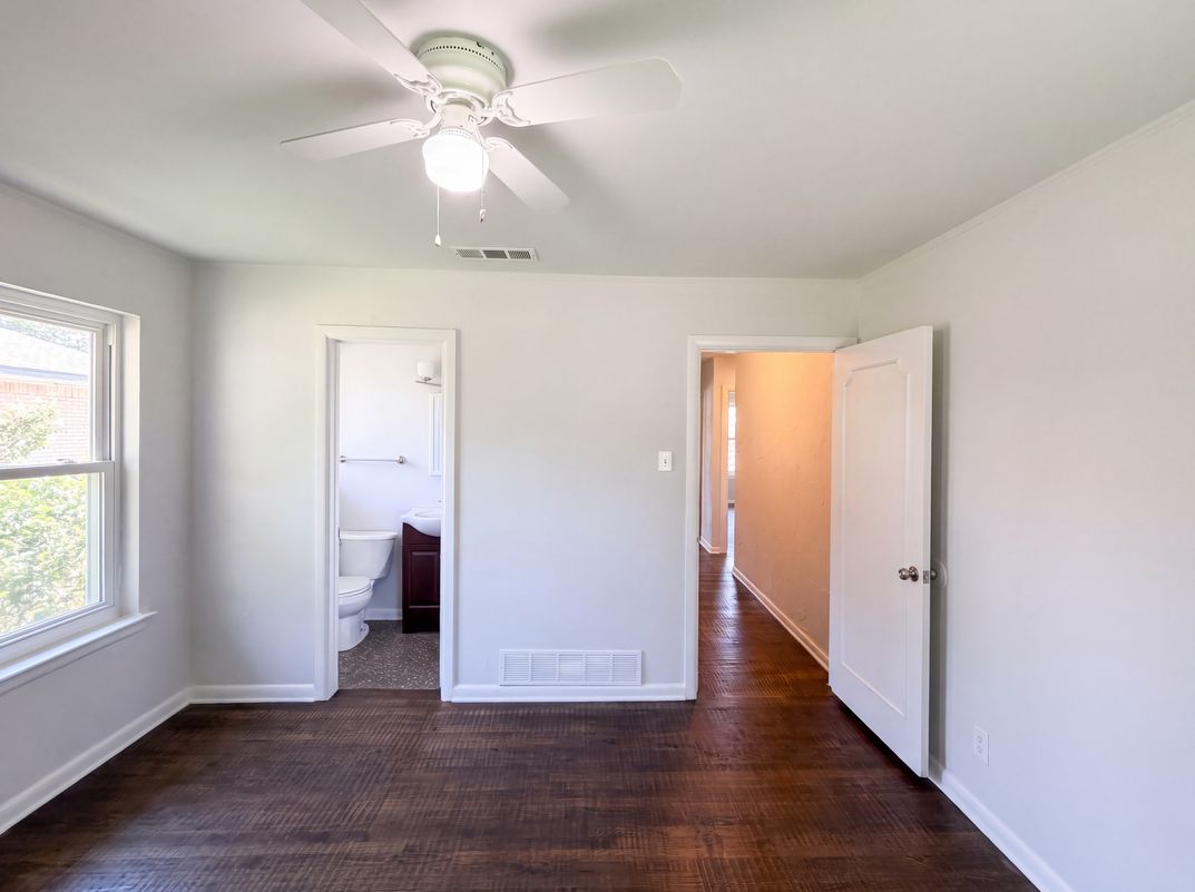 Photo 4 of 20 of 2415 Barnes Bridge Rd, Dallas, TX