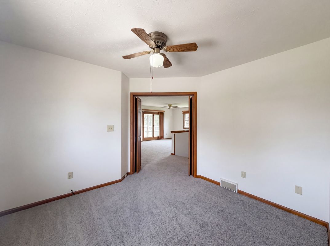 Photo 11 of 31 of 610 Executive Blvd, Delaware, OH