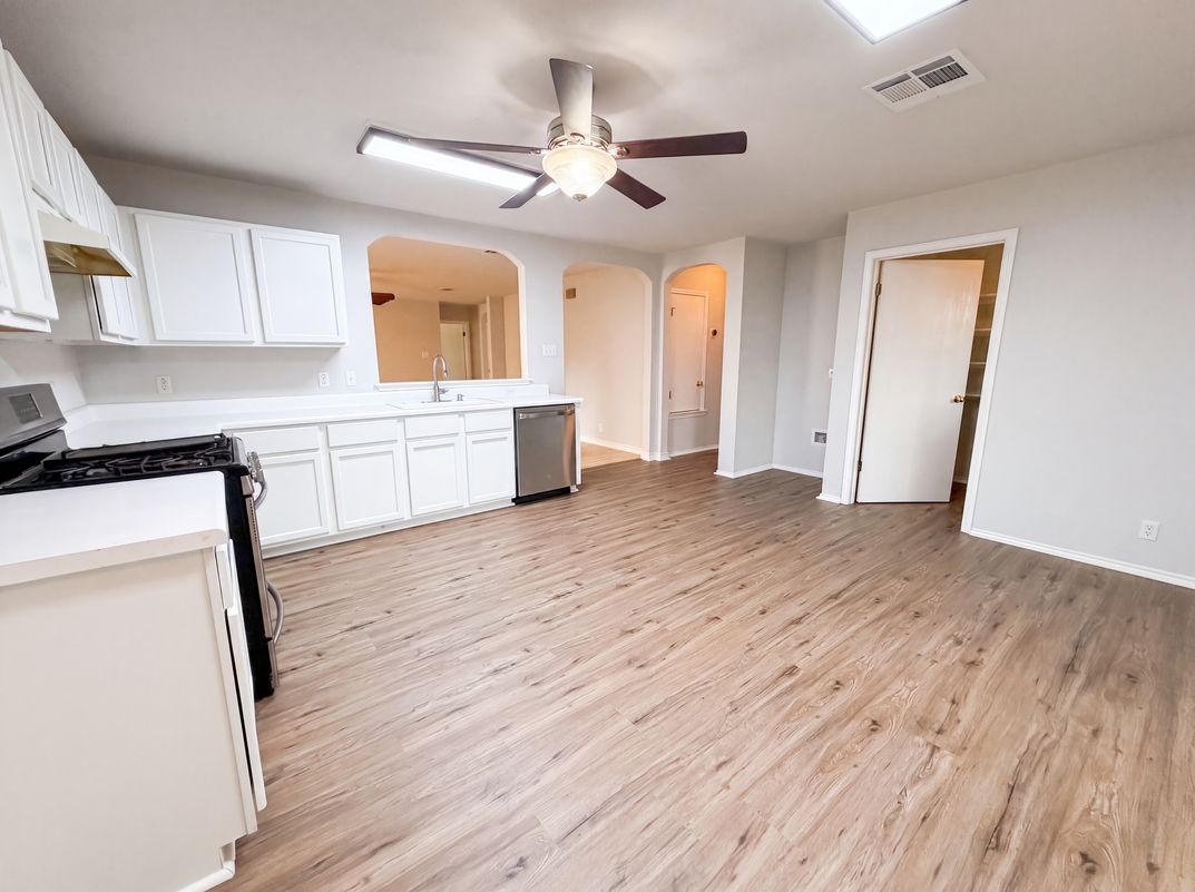 Photo 6 of 16 of 616 Barbara Way, Bastrop, TX