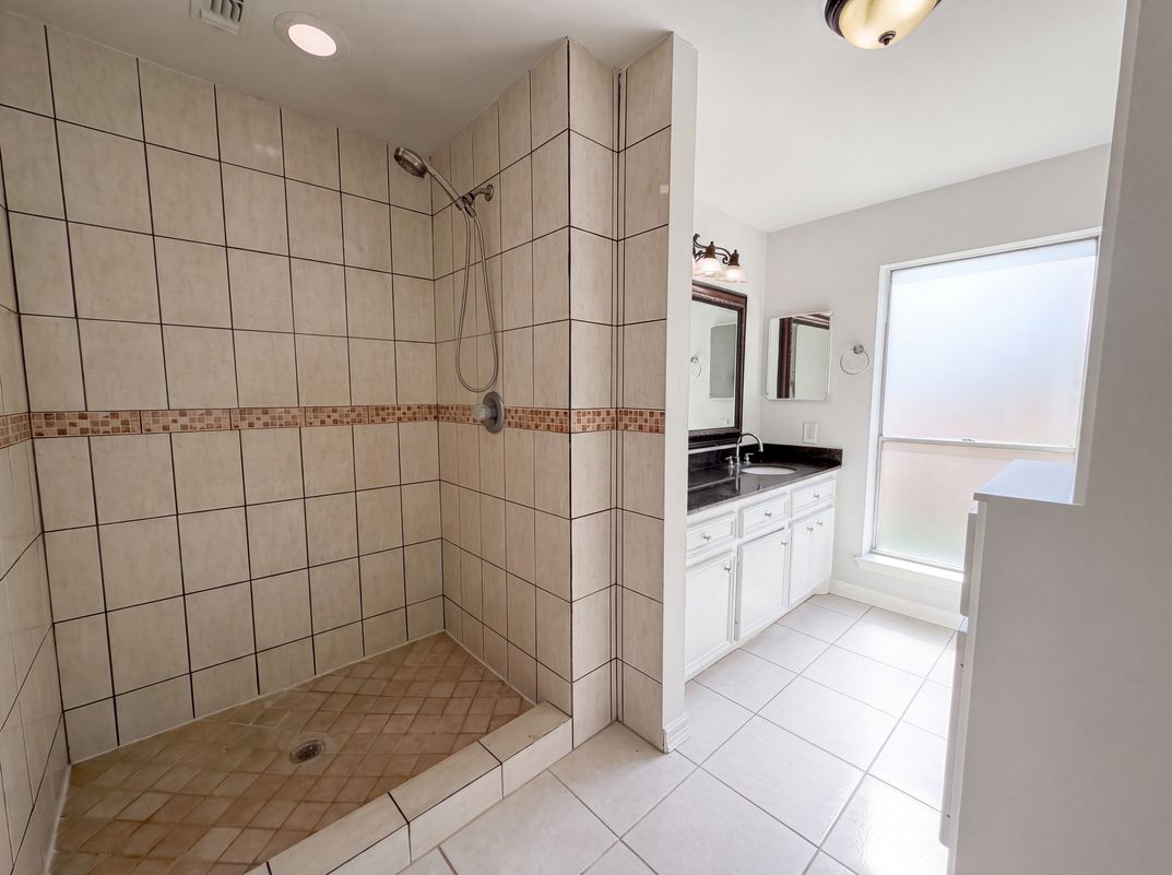Photo 17 of 21 of 3542 Nutwood Ln, Spring, TX