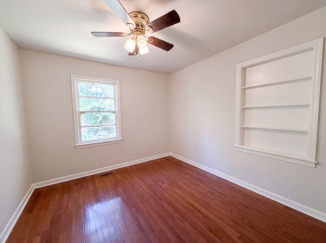 Photo 14 of 19 of 4060 Rosehill Rd, Fayetteville, NC