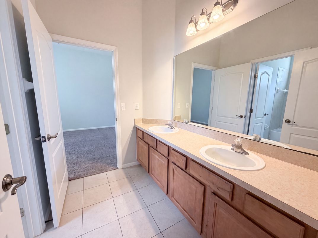 Photo 13 of 21 of 845 Songbird Dr, Orange Park, FL
