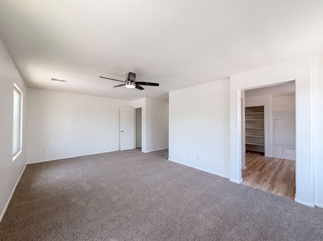 Photo 4 of 27 of 7730 W Giles Rd, Phoenix, AZ