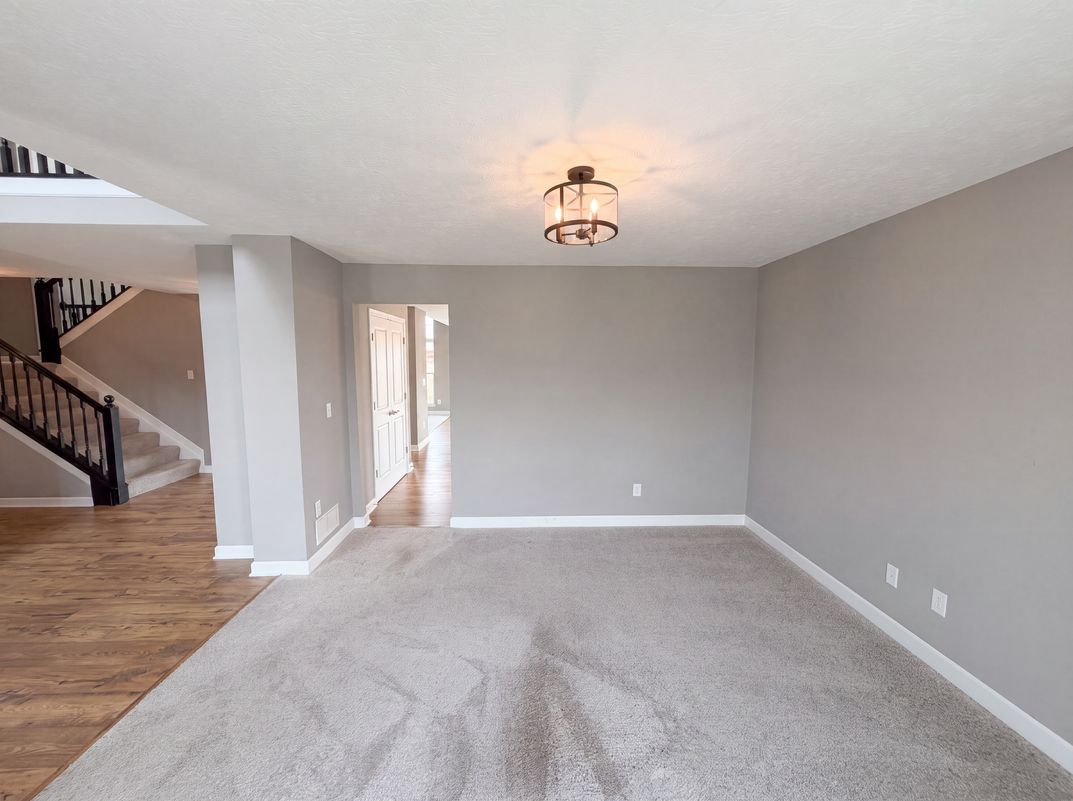 Photo 6 of 38 of 10060 New California Dr, Plain City, OH