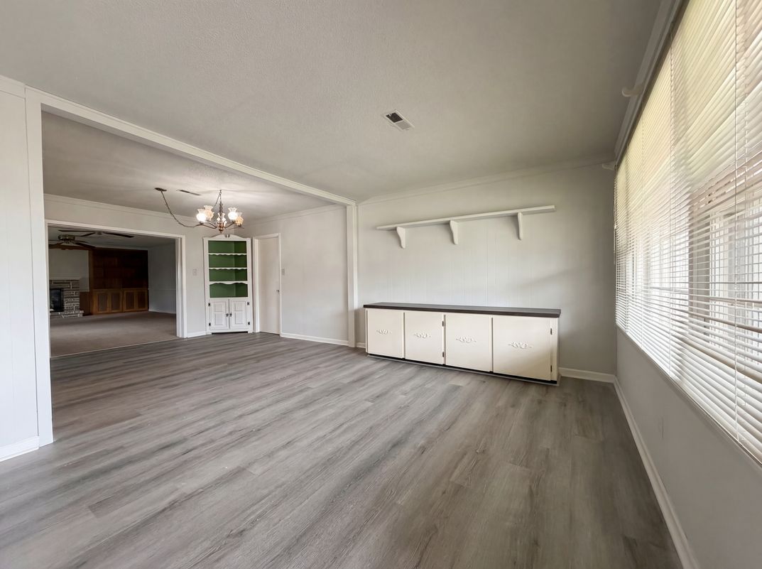 Photo 8 of 28 of 214 Cornell Dr, Warner Robins, GA