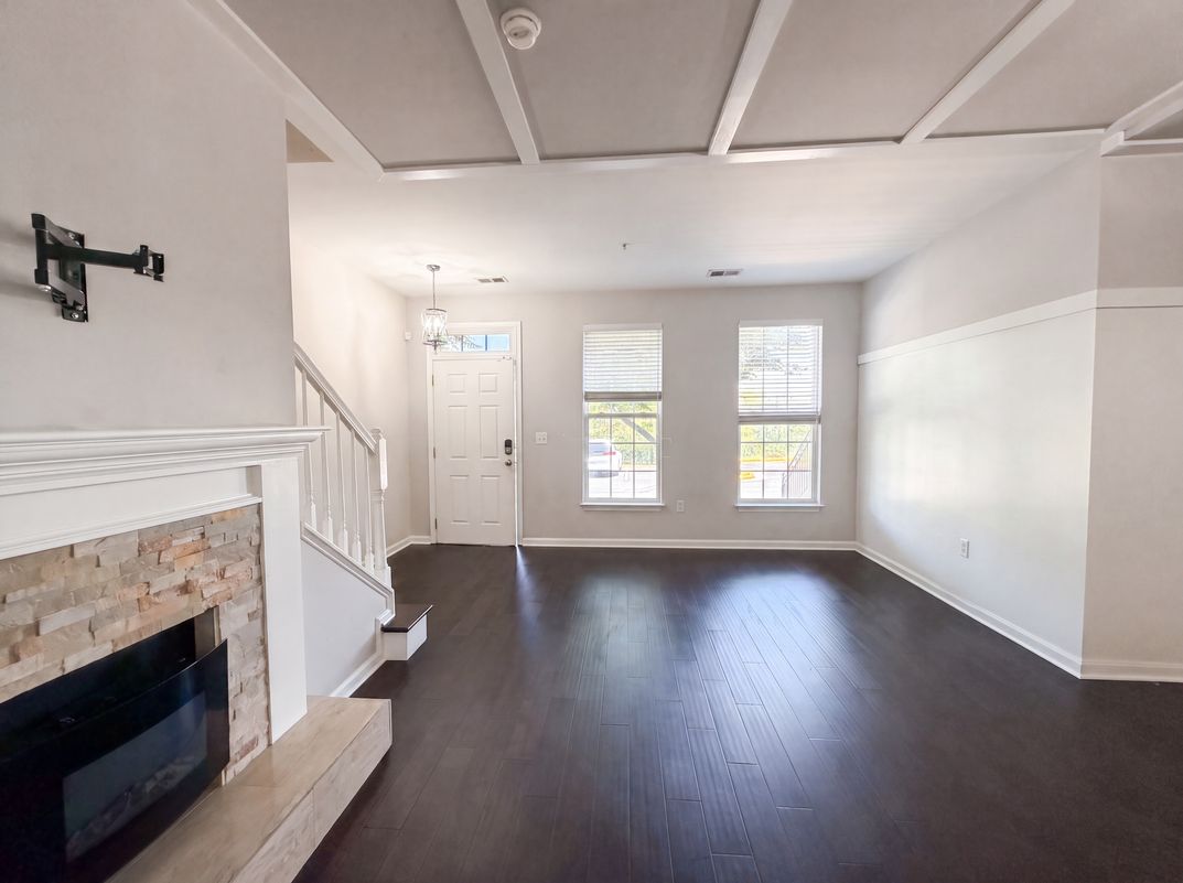 Photo 12 of 54 of 15489 Chopawamsic Ct, Woodbridge, VA