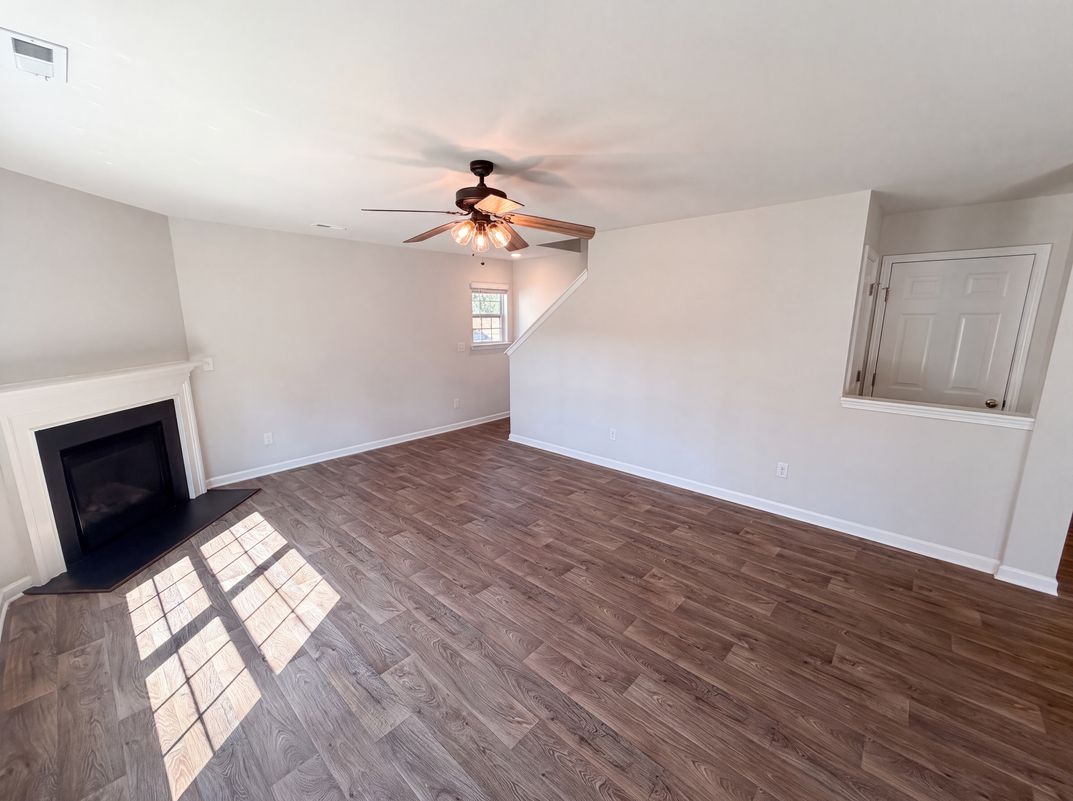 Photo 13 of 26 of 2014 Tarzi Ln, Charlotte, NC