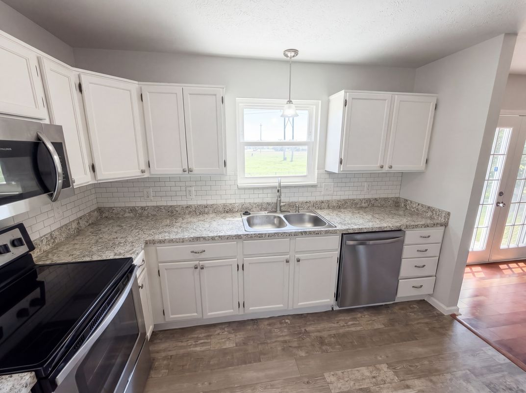 Property photo 2 of 2219 Rolling Oak Dr
