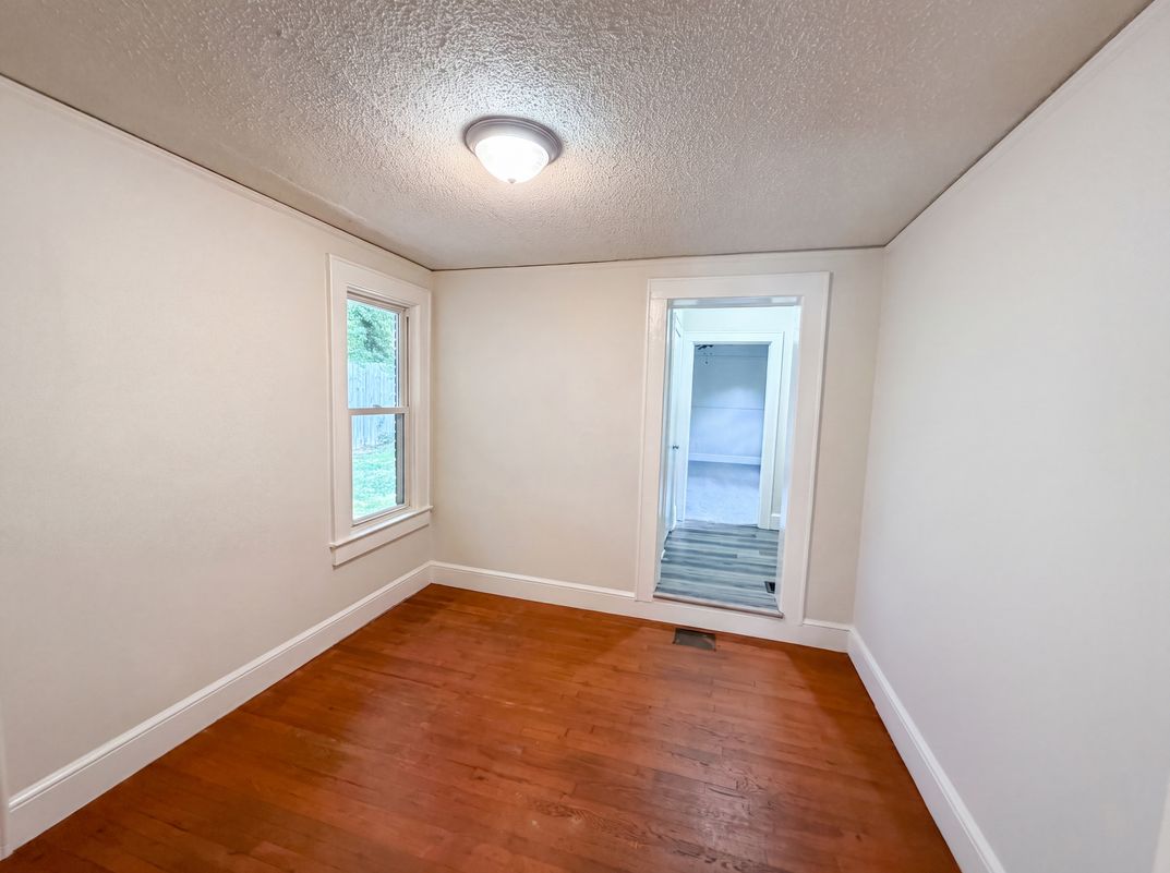 Photo 12 of 16 of 309 E Blue Ridge Dr, Greenville, SC