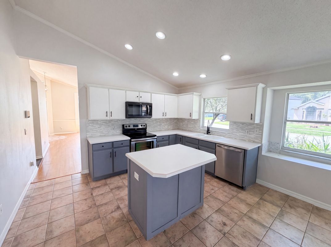 Property photo 2 of 701 Magnolia Creek Cir