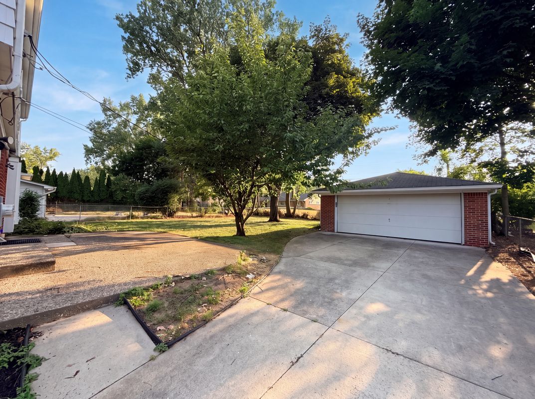 Photo 21 of 23 of 14743 Ronnie Ln, Livonia, MI