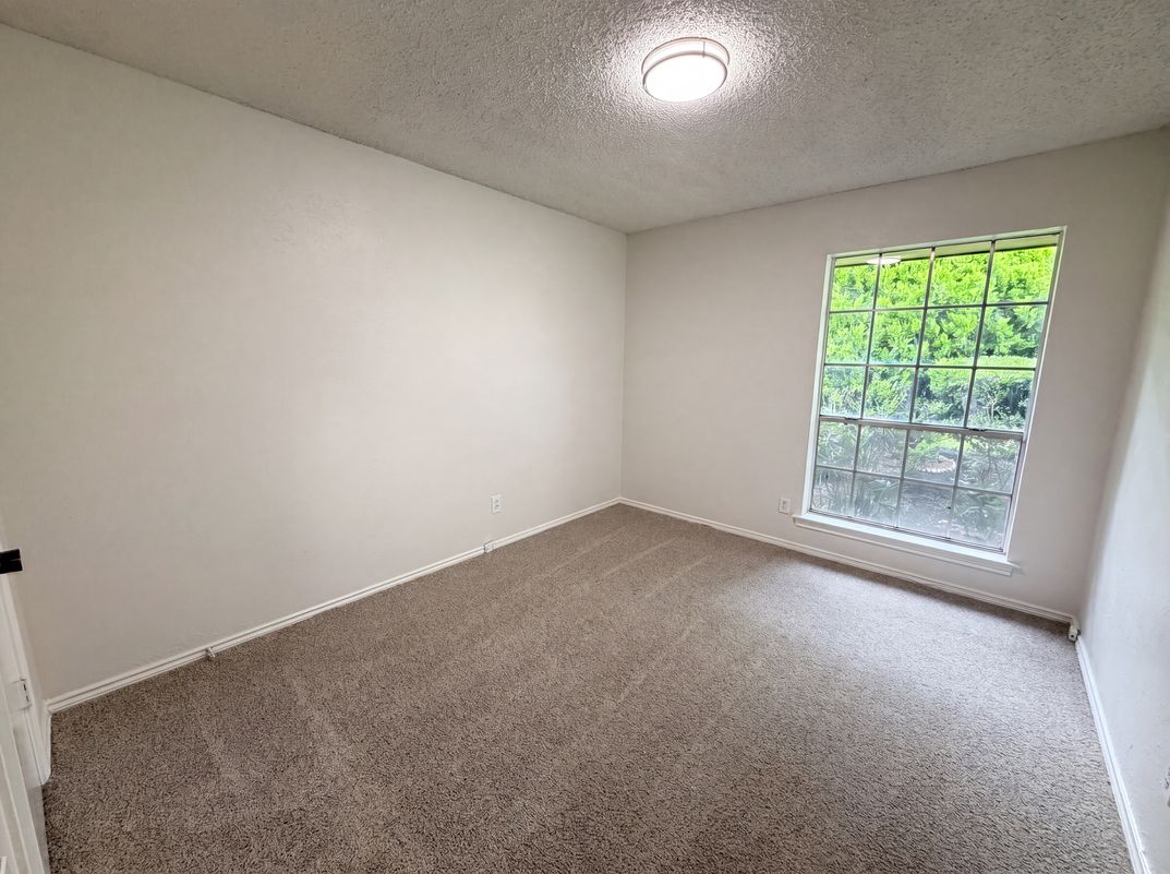Photo 16 of 20 of 722 S Forest Ln, Duncanville, TX