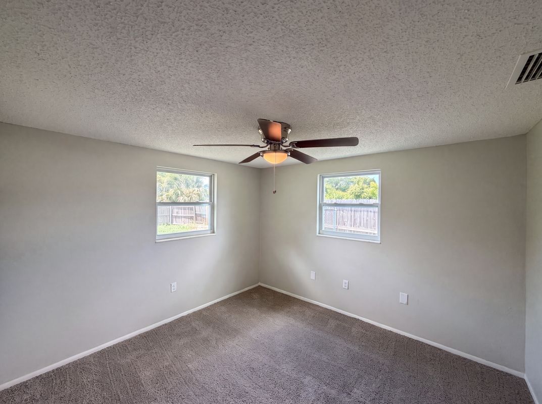 Photo 11 of 22 of 3412 Nixon Rd, Holiday, FL