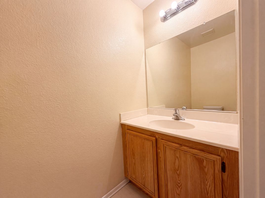 Photo 9 of 27 of 18792 Dogwood Ct, Adelanto, CA