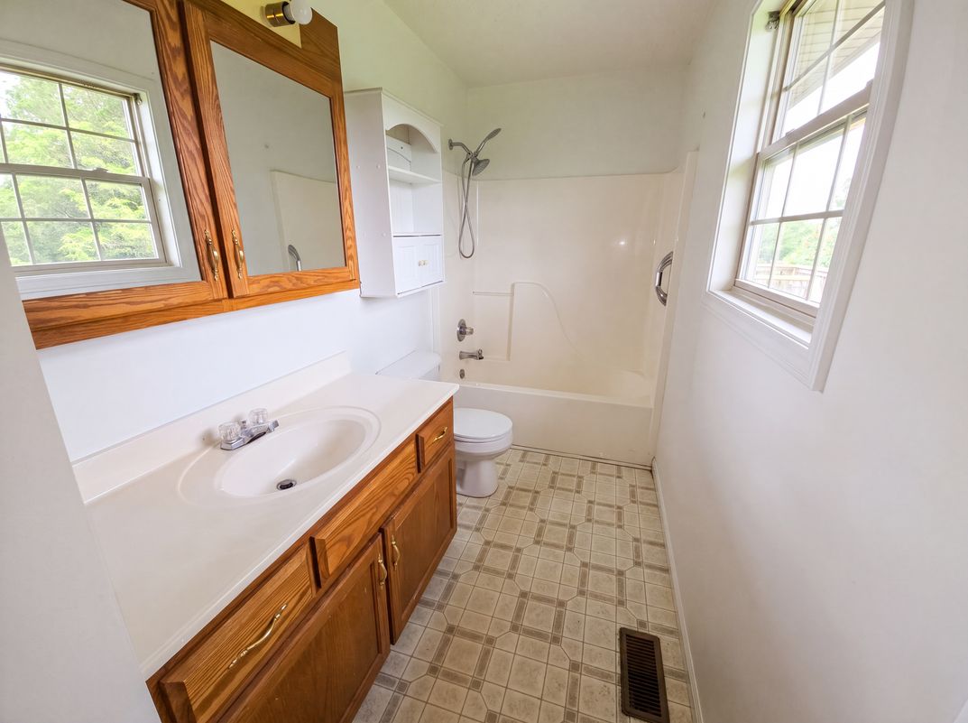 Photo 11 of 24 of 1317 Twin Brook Dr, Berea, KY
