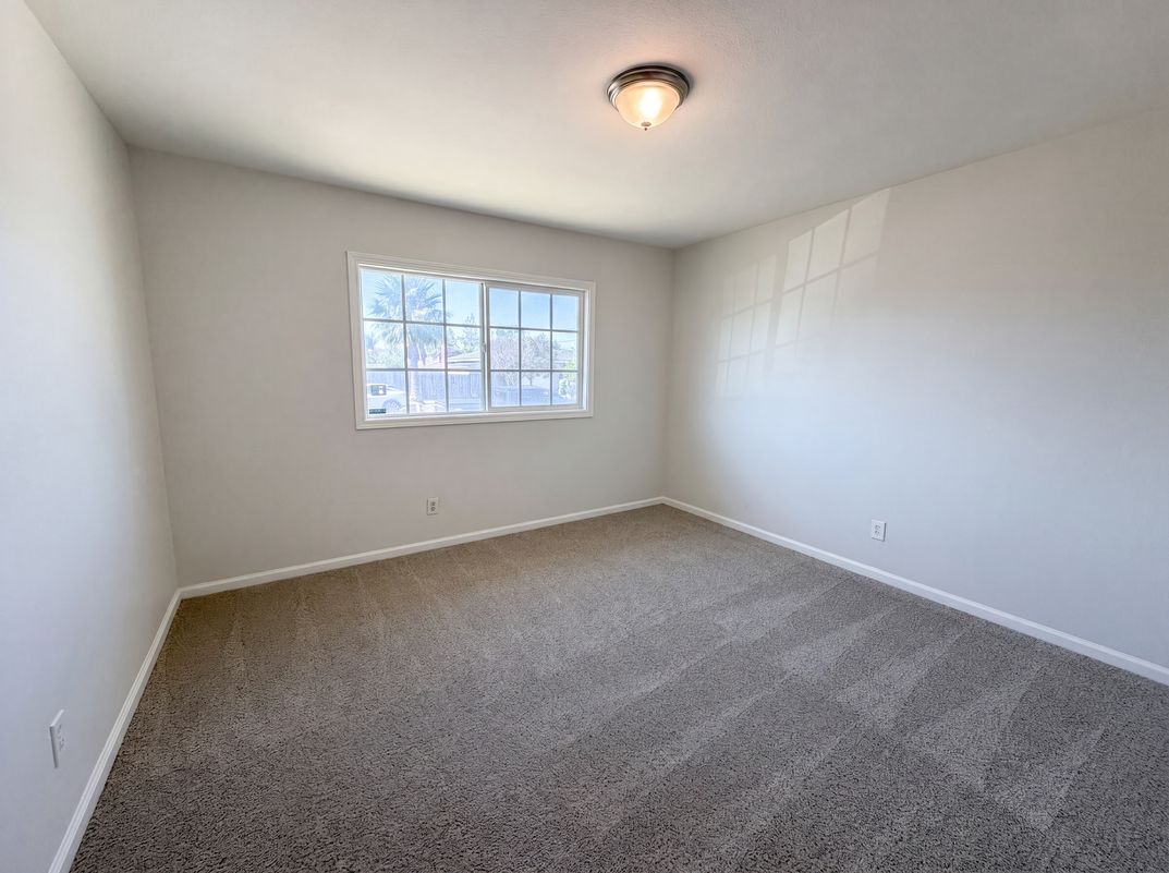 Photo 4 of 17 of 322 E Mariposa Dr, Rialto, CA