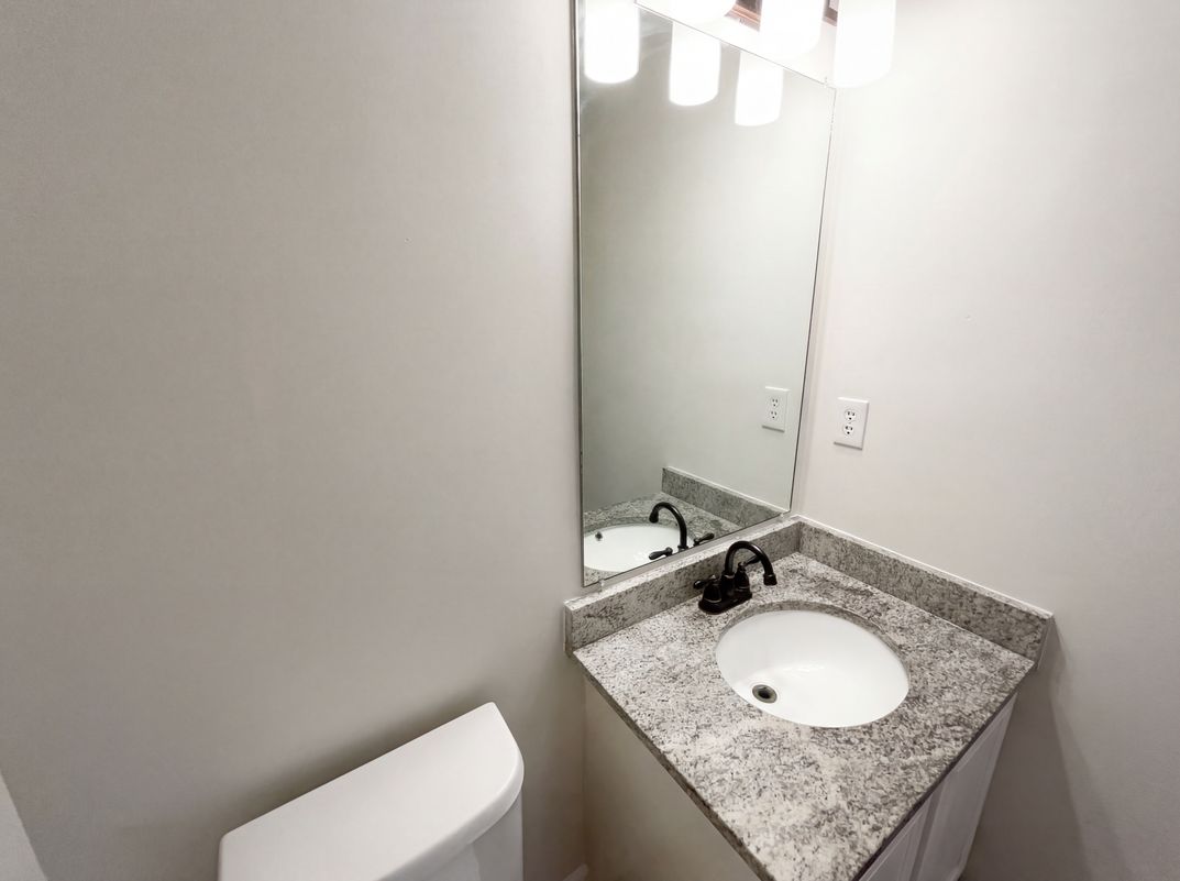 Photo 12 of 28 of 1012 Crown Corners Dr, McDonough, GA