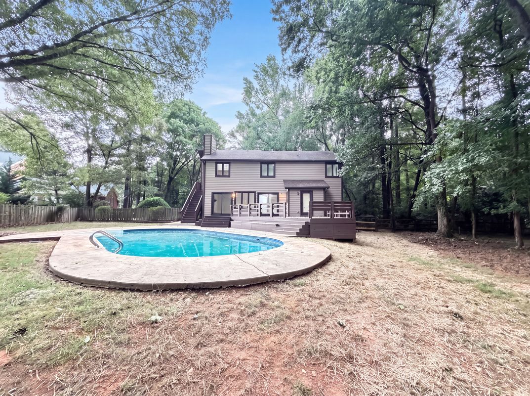Photo 4 of 25 of 608 Amanda Dr, Matthews, NC