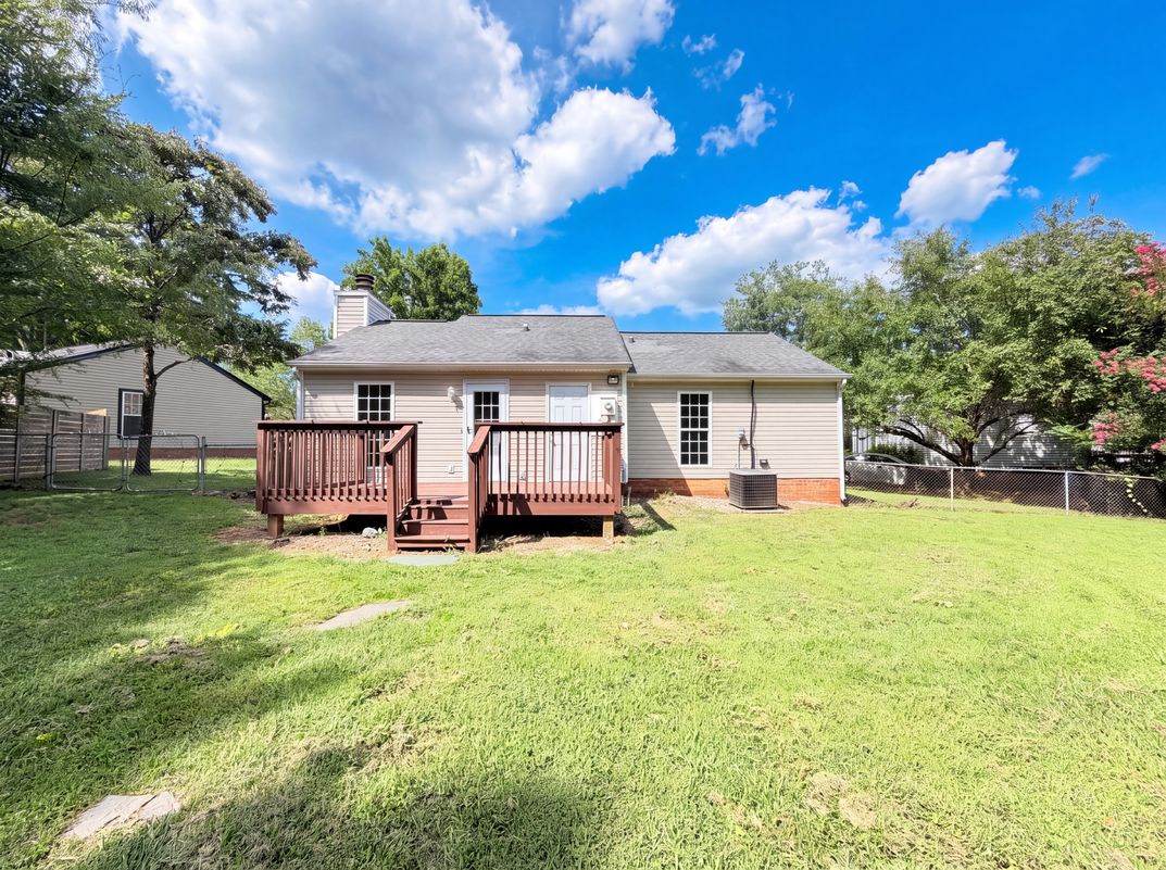 Photo 5 of 16 of 10244 Gloman Ct, Mint Hill, NC