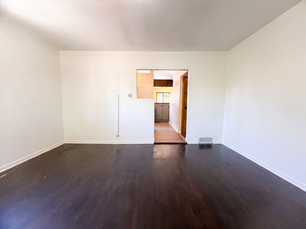 Photo 8 of 22 of 5926 SE Lexington St, Portland, OR
