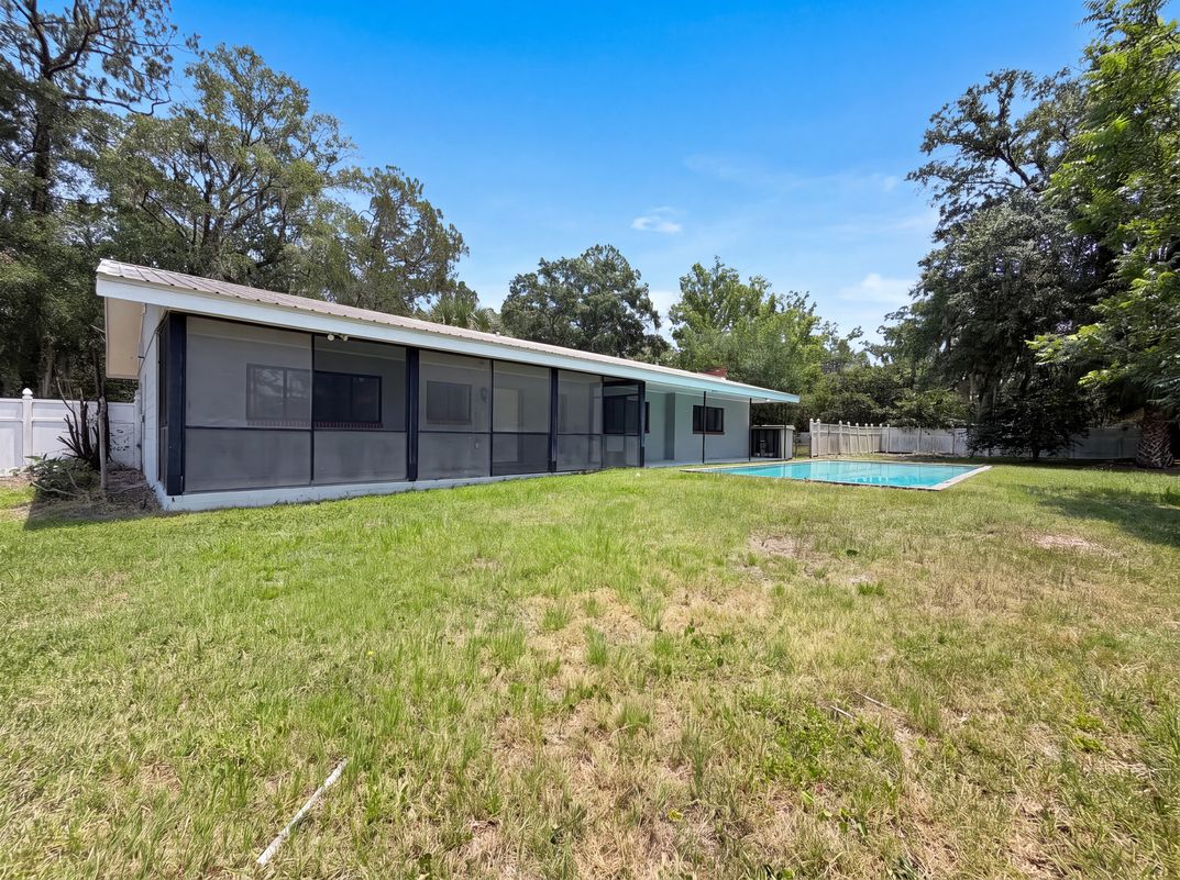 Photo 5 of 21 of 1605 Raiford Rd, Starke, FL
