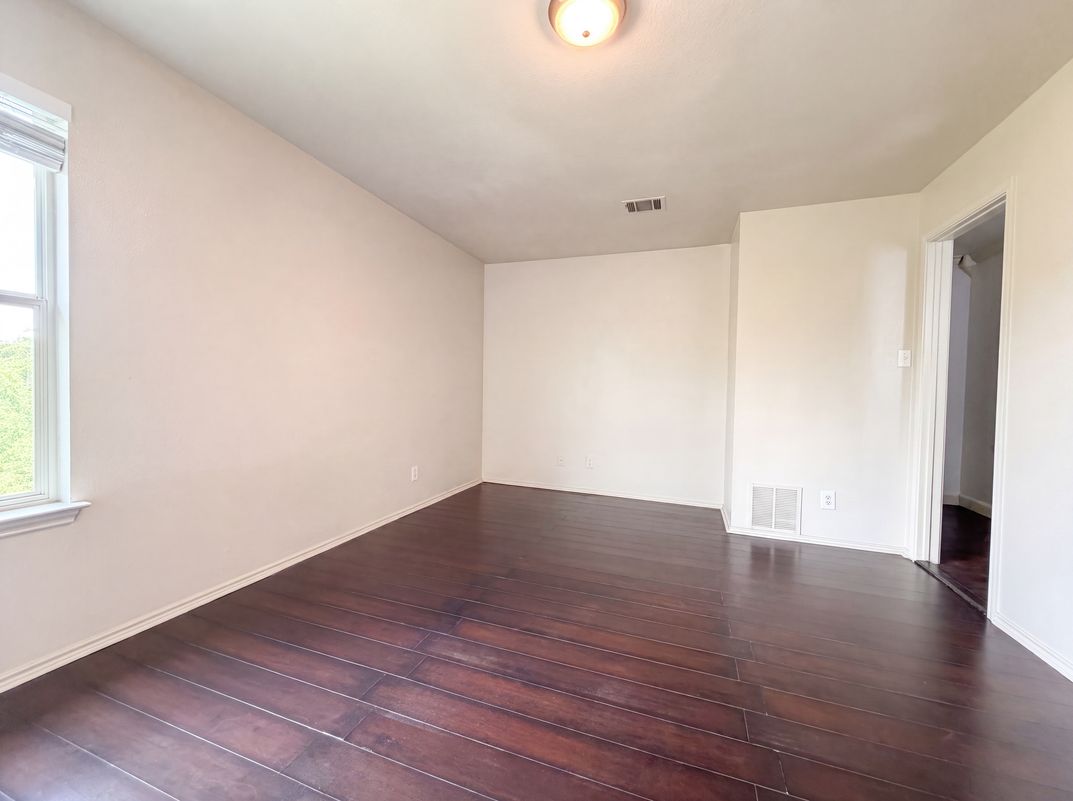 Photo 9 of 19 of 10602 Springwood Sq, Universal City, TX