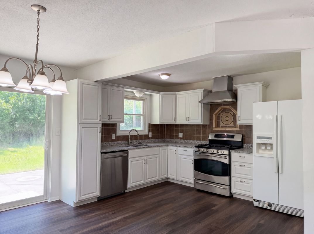 Photo 8 of 18 of 16517 E 35th Street Ct, Independence, MO