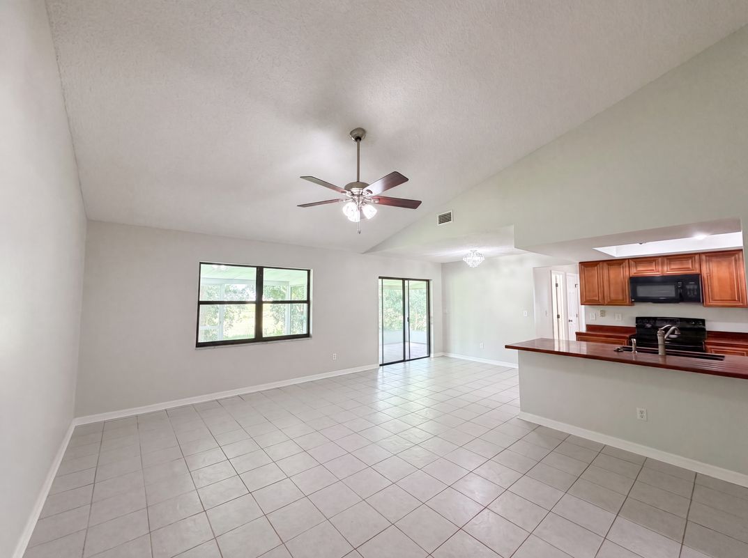 Photo 9 of 29 of 15226 SW 39th Cir, Ocala, FL