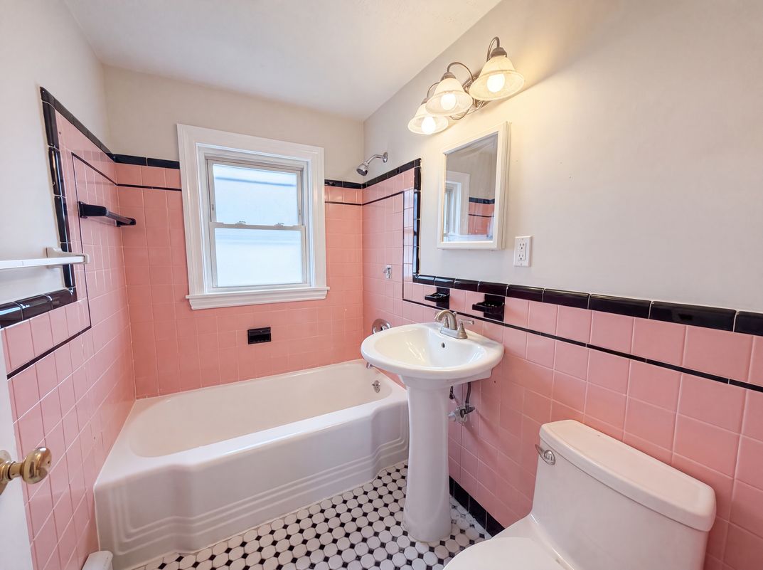 Photo 11 of 37 of 4 MacArthur Cir, Peabody, MA