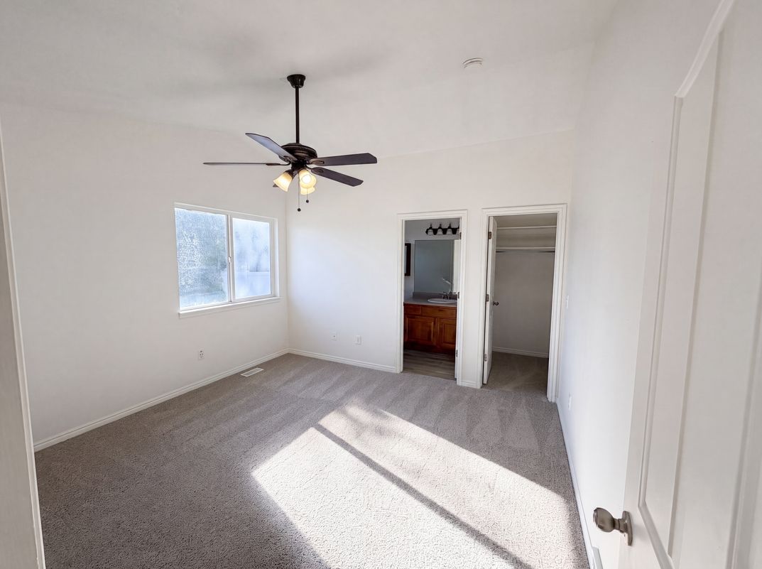 Photo 4 of 18 of 14273 S Heartstone Cir, Herriman, UT