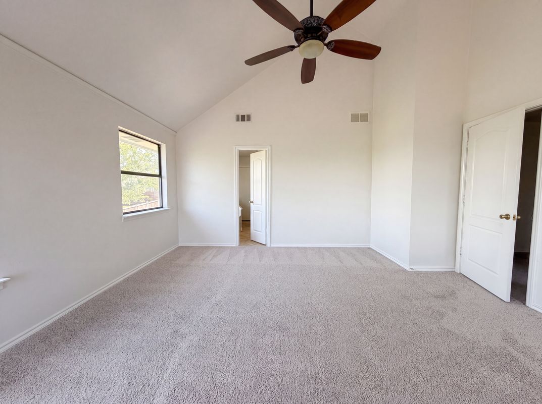 Photo 4 of 23 of 7632 Westwind Dr, Fort Worth, TX