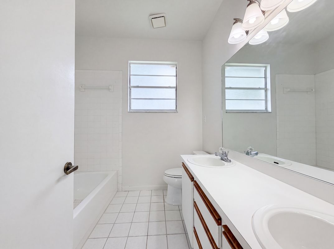 Photo 17 of 28 of 12919 Prestwick Dr, Riverview, FL