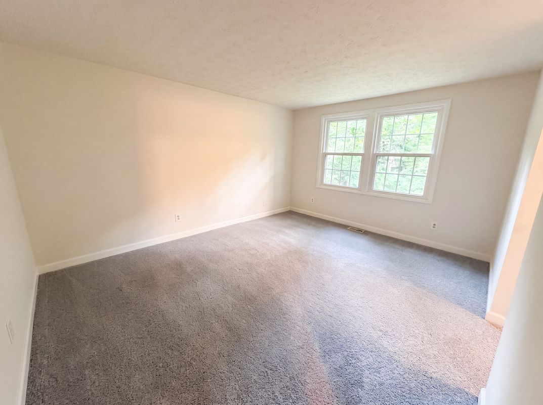 Photo 11 of 24 of 1346 Fairfield Dr SW, Lilburn, GA
