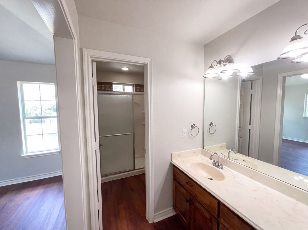 Photo 10 of 22 of 2106 Geneva St, Castroville, TX
