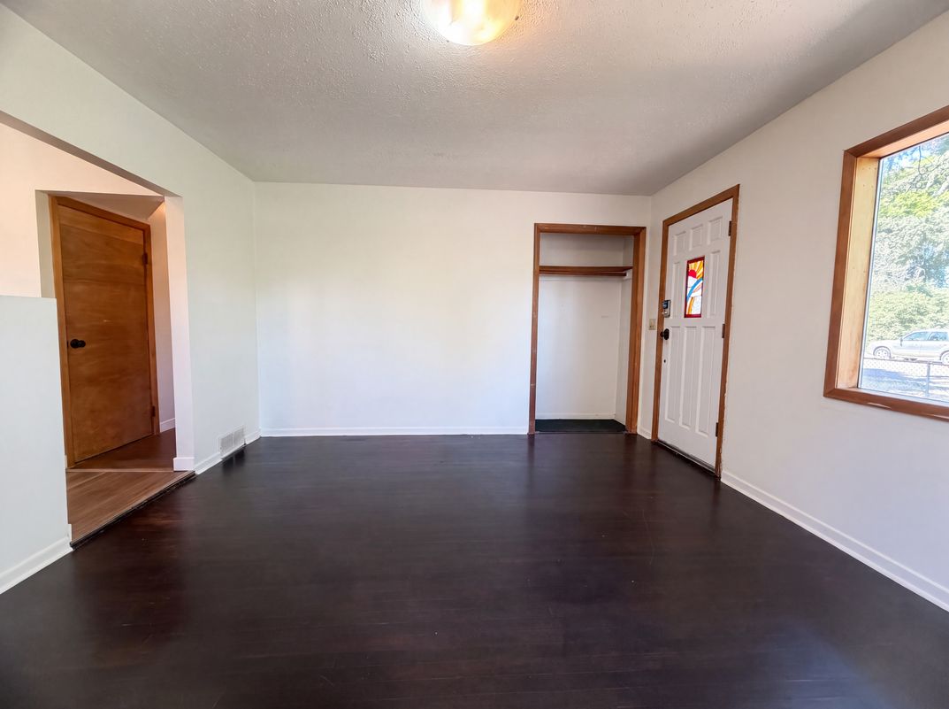Photo 7 of 22 of 5926 SE Lexington St, Portland, OR