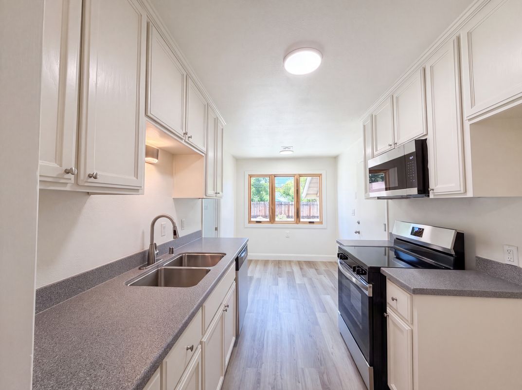 Property photo 2 of 4601 Summit Way