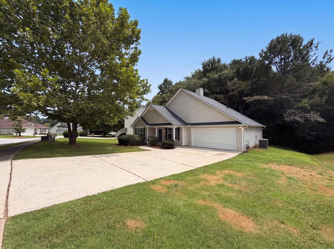 Photo 16 of 18 of 10543 Crabtree Dr, Jonesboro, GA