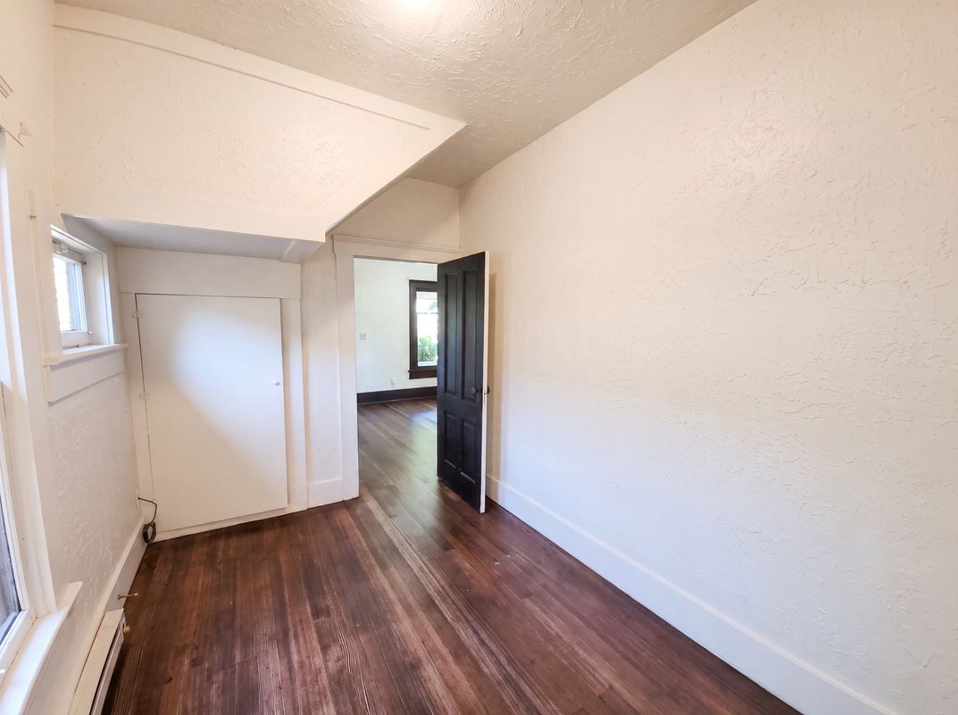 Photo 10 of 29 of 1011 Almaden St, Eugene, OR