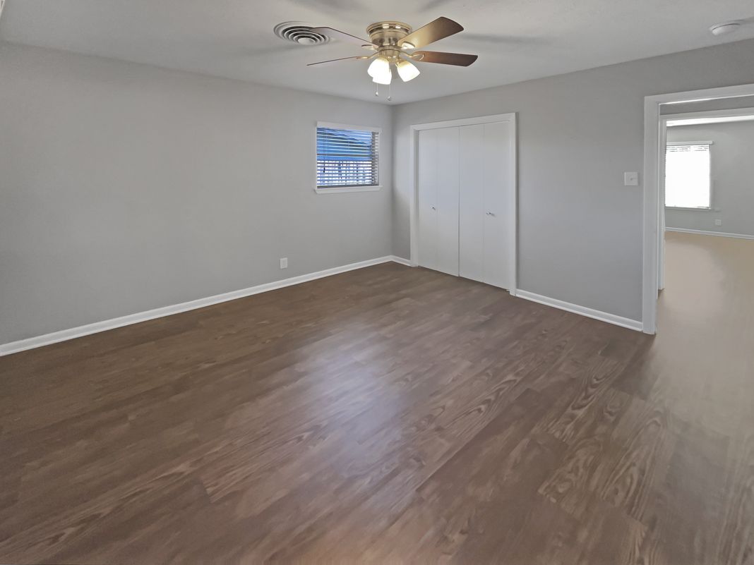 Photo 4 of 18 of 1105 E 17th St, Georgetown, TX