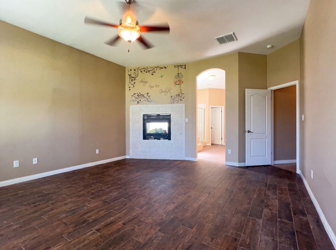 Photo 7 of 35 of 11904 Kenseth St, Bakersfield, CA