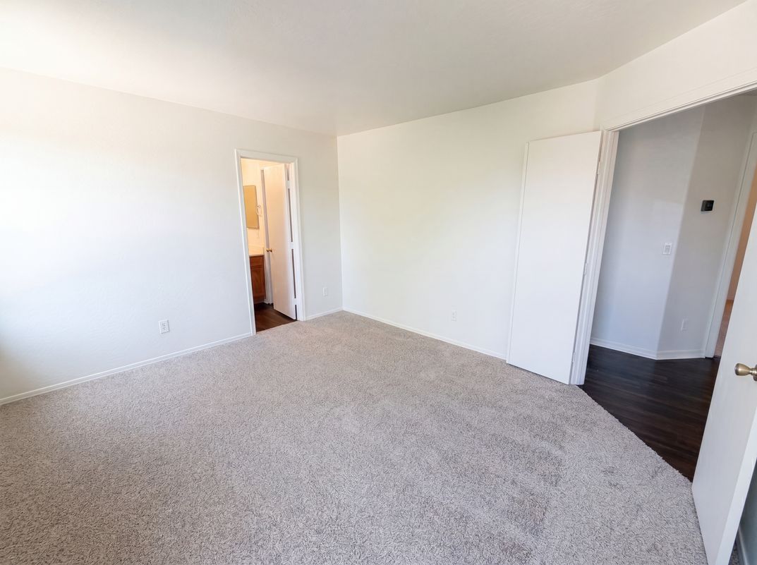 Photo 11 of 27 of 13976 W Port Royale Ln, Surprise, AZ