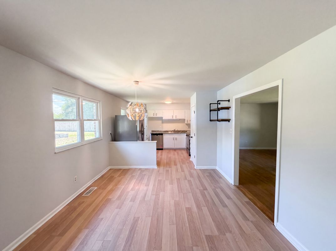 Photo 5 of 19 of 2883 S Wollenweber Rd, New Palestine, IN