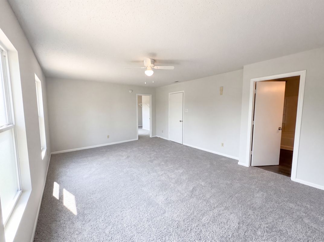 Photo 7 of 21 of 953 Balto Dr, Shelbyville, IN