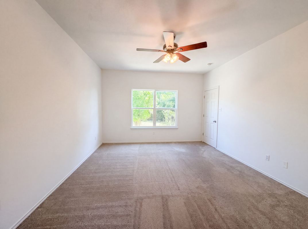 Photo 11 of 19 of 7712 Redbrush, Temple, TX