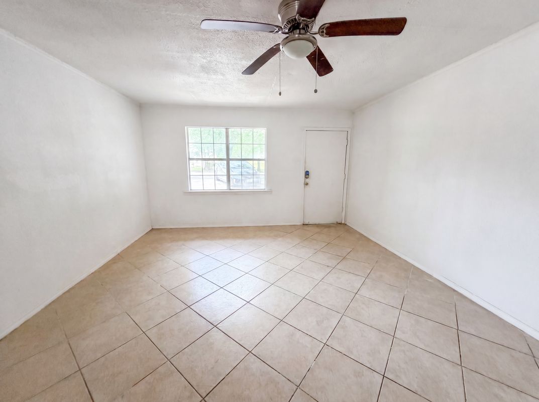 Photo 5 of 16 of 2210 Ben Hur St, Dallas, TX