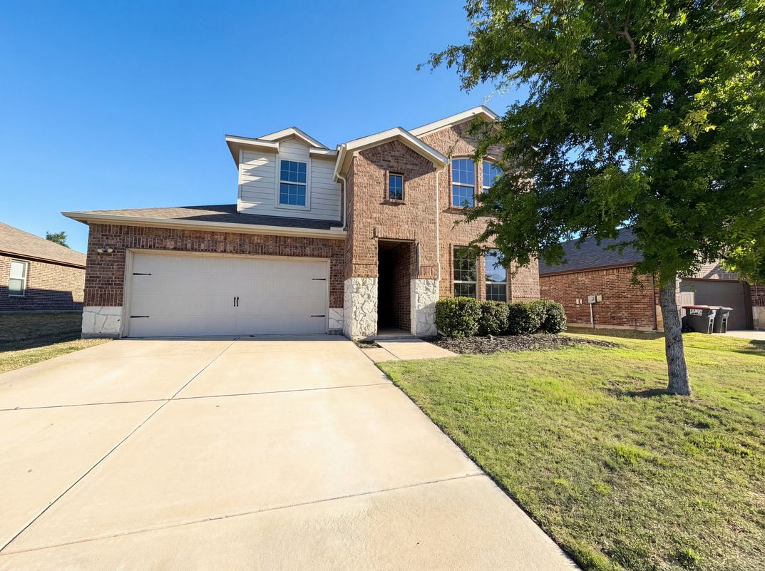 Property photo 1 of 1012 Crepe Myrtle Ln